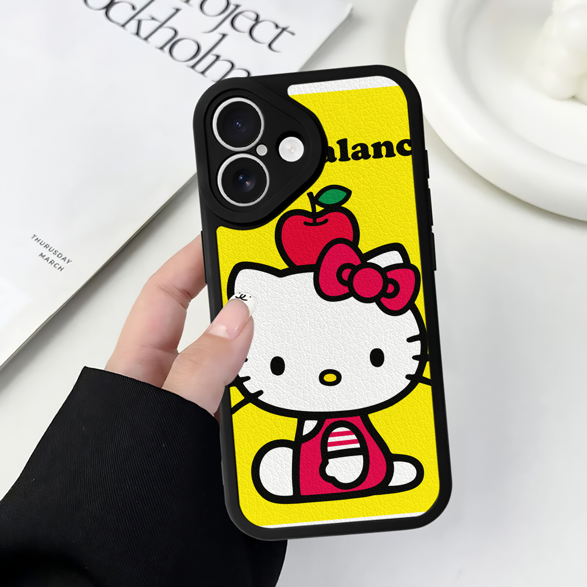 （画像用） Hello Kitty ハローキティ 【iPhone 16シリーズ対応】シリコンスマホケース（レザー調） 材質：シリコン